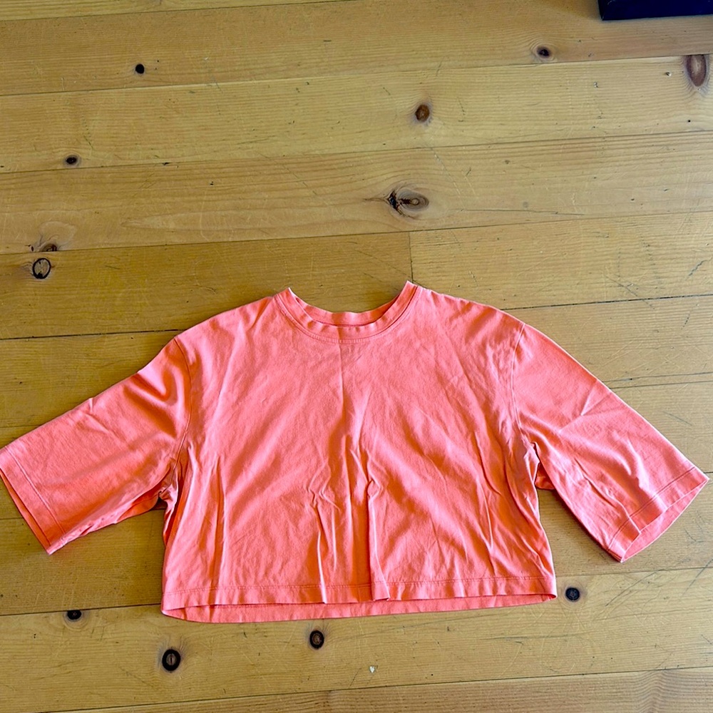 🔲Coral like orange Lululemon Cropped T-Shirt
